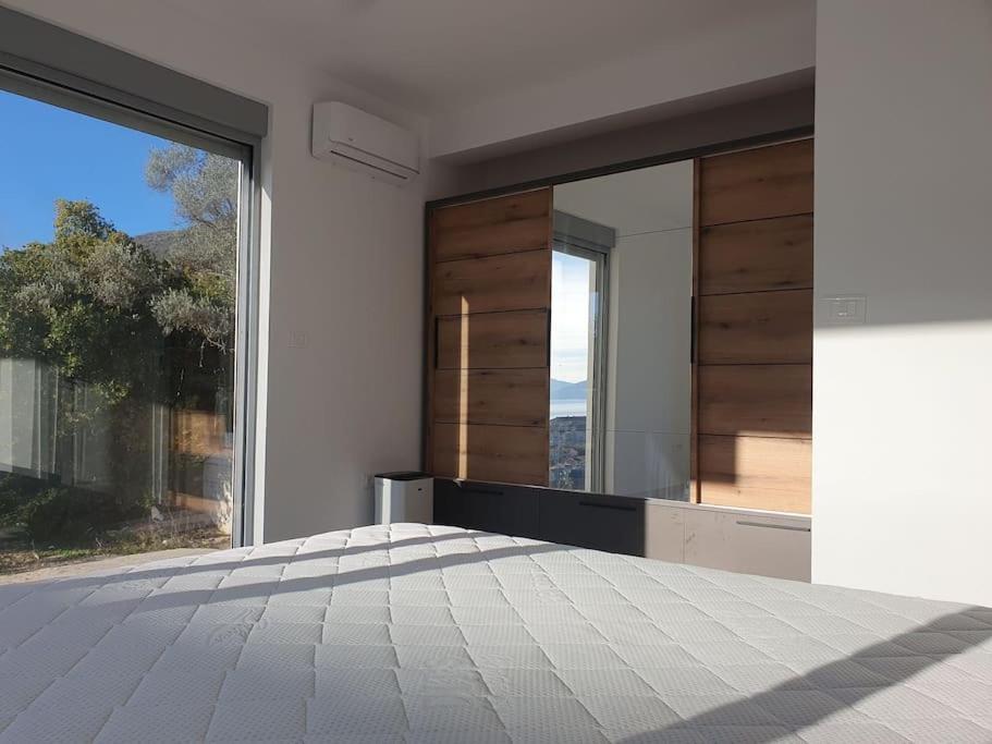 Beautiful Apartment In Tivat Kültér fotó