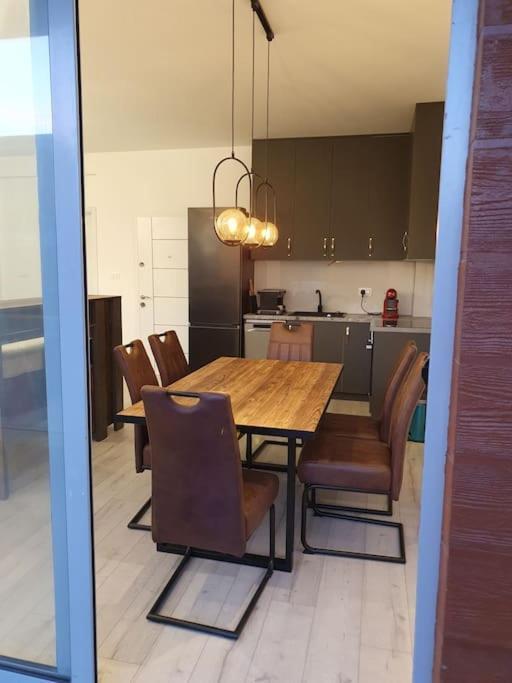 Beautiful Apartment In Tivat Kültér fotó