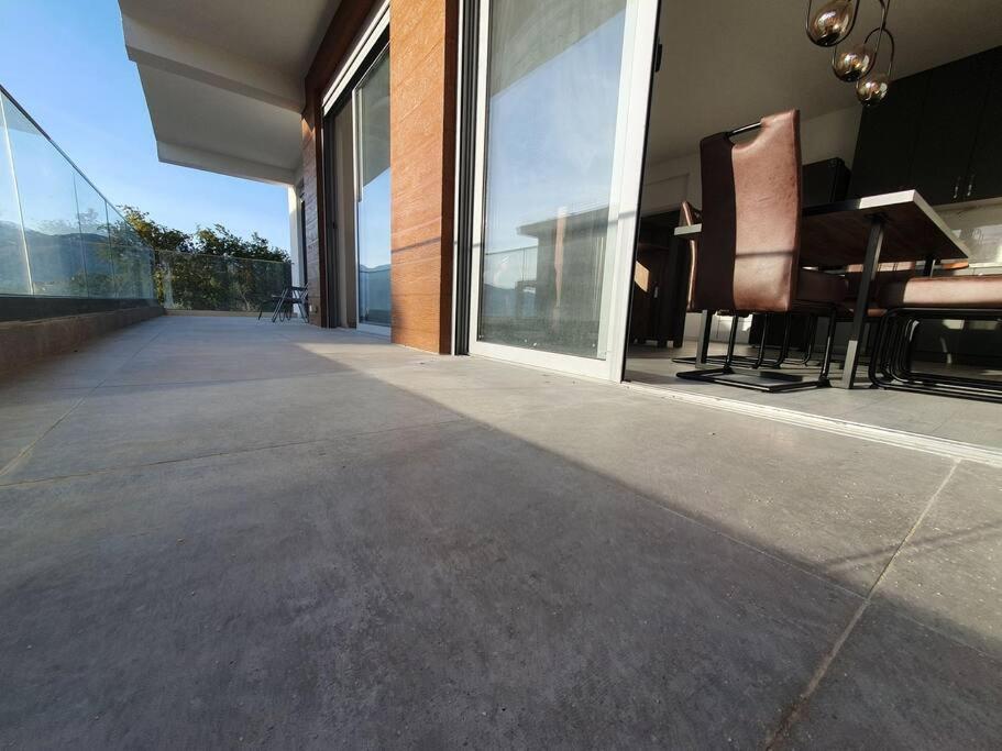 Beautiful Apartment In Tivat Kültér fotó