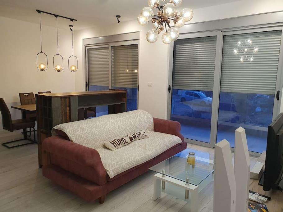 Beautiful Apartment In Tivat Kültér fotó