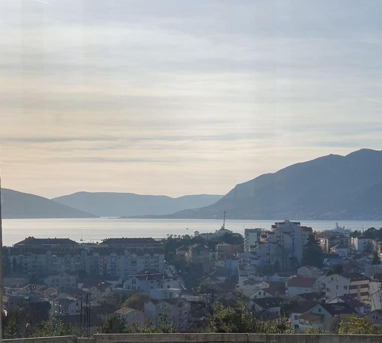Beautiful Apartment In Tivat Kültér fotó