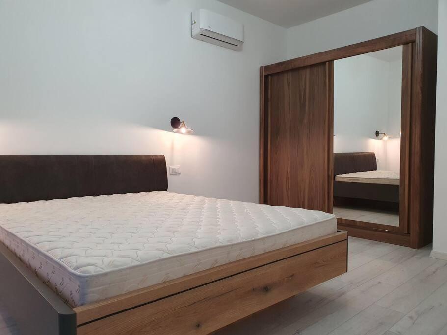 Beautiful Apartment In Tivat Kültér fotó