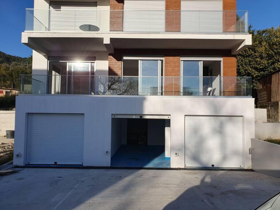 Beautiful Apartment In Tivat Kültér fotó