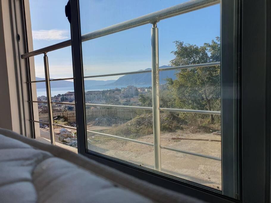 Beautiful Apartment In Tivat Kültér fotó