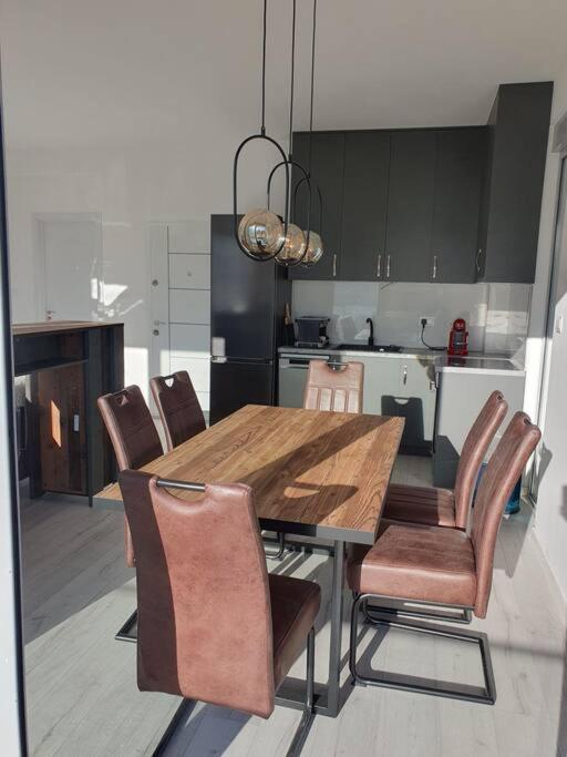 Beautiful Apartment In Tivat Kültér fotó