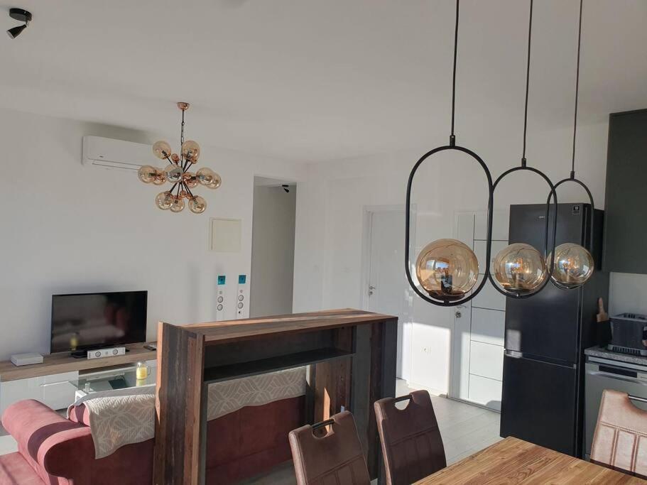 Beautiful Apartment In Tivat Kültér fotó